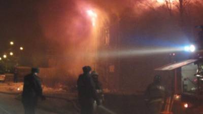 Два ребенка погибли при пожаре в многоэтажном доме в Саратове
