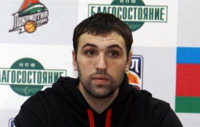 В Москве таксист сбил известного российского баскетболиста и прокатил его на капоте