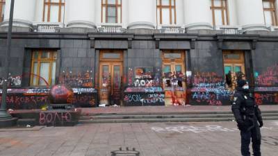 Беспорядки на Банковой: как выглядит Офис президента после «митинга» сторонников Стерненко
