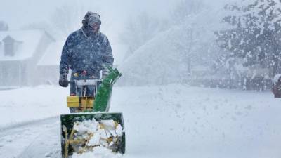 Более 6 тысяч дворник вышли на борьбу со снегом и гололедицей