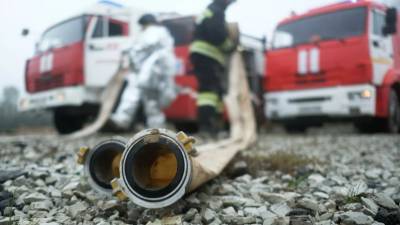 На Кубани произошёл крупный пожар в ангаре с автопокрышками