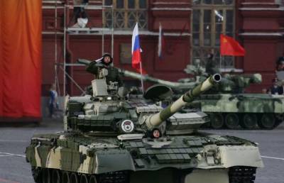 РФ развернула танки и подразделения ВДВ возле границы с Украиной
