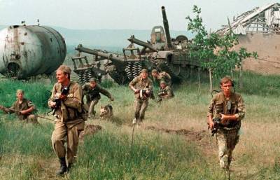 Лайфхаки российских солдат во время Чеченской кампании: зачем перед боем они ели мармелад