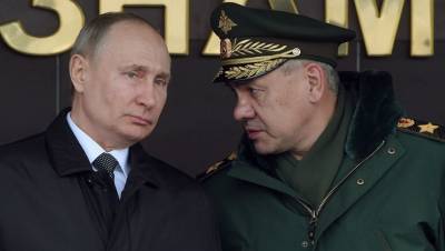 Путин и Шойгу гуляют по тайге в Сибири