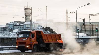 Почти 520 единиц уборочной техники вышло на улицы Петербурга после снегопада