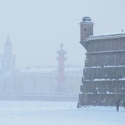 В Петербурге ликвидируют последствия сильного снегопада