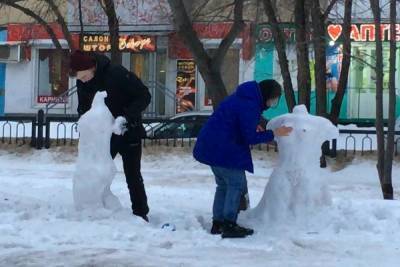 В Саратове появились снеговики с половыми признаками