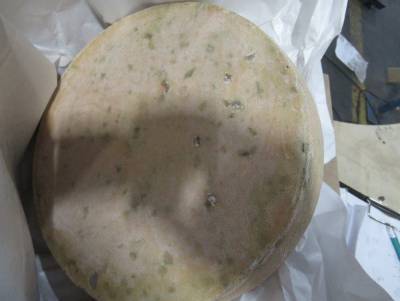 Петербургский предприниматель лишился 350 кг швейцарского сыра