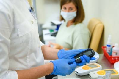 Эндокринолог объяснила повышение уровня сахара в крови у диабетиков c коронавирусом