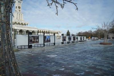 Фотовыставку о профессионалах ЖКХ открыли в парке Северного речного вокзала в столице