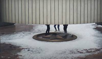 В Тольятти школьники потушили вечный огонь и попали на видео
