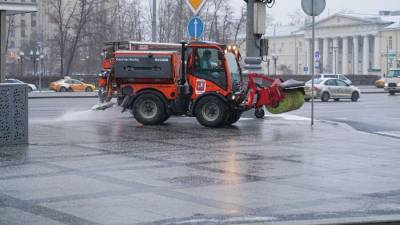 Москвичей предупредили о снеге и гололеде