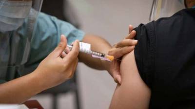 Великобритания за сутки вакцинировала рекордные количество человек