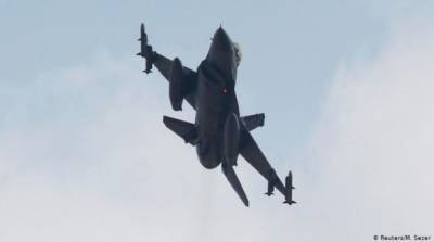 Турция возобновила авиаудары по курдским районам в Сирии