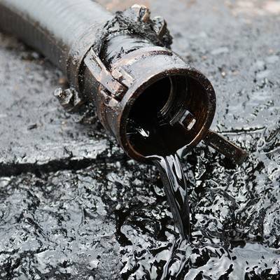 Последствия утечки нефти под Саратовом будут устранены до конца дня