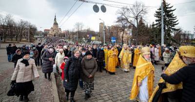УПЦ МП в Харькове и Запорожье устроили массовые Крестные шествия (фото, видео)