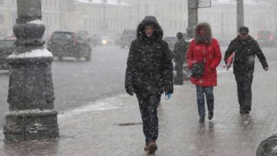 Москвичей предупредили о сильном ветре, снегопаде и гололедице