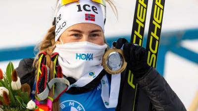 Норвежка Тандреволд выиграла заключительную женскую гонку сезона на КМ по биатлону