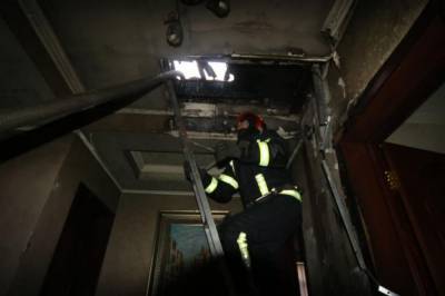 В Киеве вспыхнул пожар в частном доме: жуткое видео