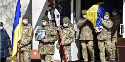 В Хмельницком попрощались с погибшим на Донбассе военным Виктором Пасекой