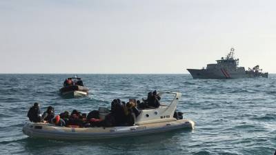 Французские морские службы спасли мигрантов, пытавшихся на лодках пересечь Ла-Манш