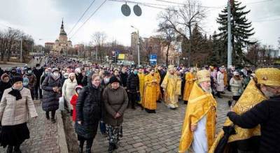 УПЦ МП в Харькове и Запорожье устроили массовые Крестные шествия