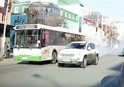 В мэрии выяснят причины инцидента с «московским» автобусом в центре Рязани