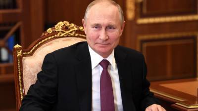 Путин во время отдыха с Шойгу бросил монетку в сибирскую реку