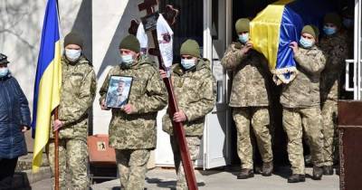 В Хмельницком простились с бойцом, погибшим 18 марта на Донбассе