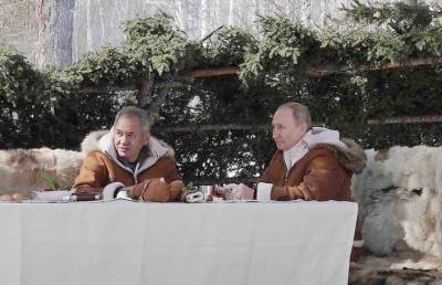 Опубликованы кадры отдыха Путина и Шойгу в сибирской тайге