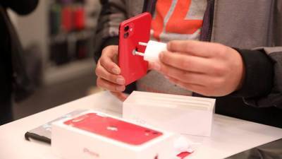 В Бразилии Apple оштрафовали за продажу смартфонов без зарядки