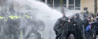 Протесты в Нидерландах продолжаются: в выходные задержали более 200 человек