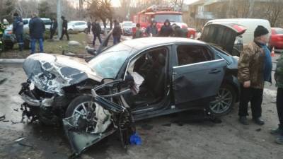 В Донецкой области в результате ДТП на перекрестке погибли два человека