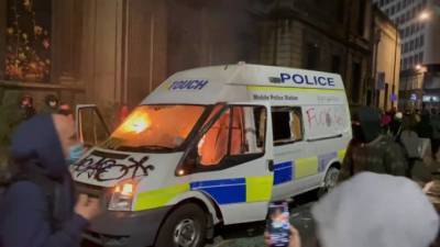 В британском Бристоле шесть полицейских ранены в ходе беспорядков