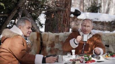 Встреча с животными и прогулки по тайге: как Путин и Шойгу отдохнули в Сибири