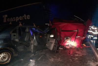 В аварии на трассе в Ленобласти погиб один человек и пострадали четверо