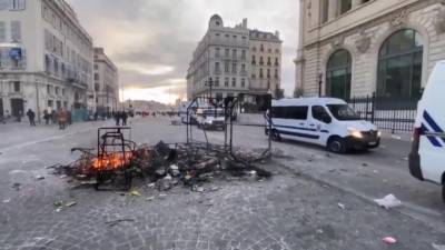 Марсель - На запрещенном карнавале в Марселе полиция применила слезоточивый газ - piter.tv - Франция