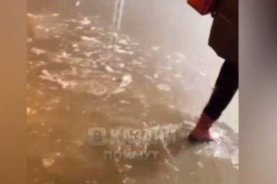 Жители Казани пожаловались на затопленную талыми водами подземную пешеходку
