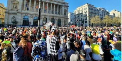 В Марселе в разгар пандемии около 6500 человек собрались на карнавал: празднование разогнала полиция