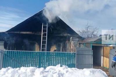 Женщина погибла при ночном пожаре в частном доме в Татарстане