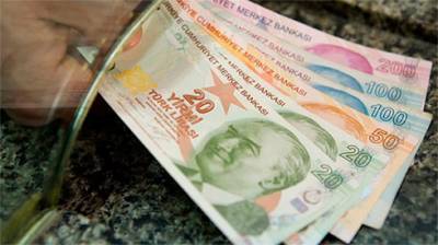 Курс турецкой лиры к доллару рухнул на 17%