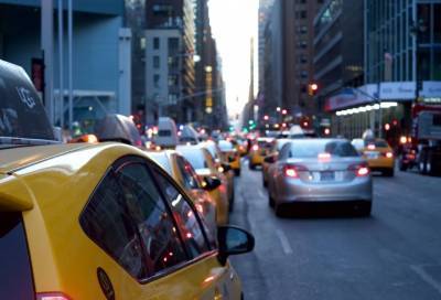 Роскачество оценило мобильные приложения для заказа такси в России