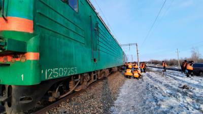 На Южном Урале сошел с рельсов локомотив