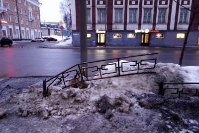 «Могильные оградки» на проспекте Ленина в Петрозаводске повредили