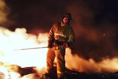Пожарным в регионах РФ хотят дать право на досрочные страховые пенсии