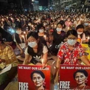 Силовики Мьянмы открыли огонь по протестующим: два человека погибли