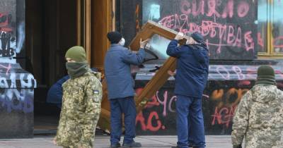 Акция в поддержку Стерненко: единственному задержанному во время субботних событий на Банковой вручили подозрение