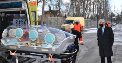 США передали Латвии изоляционные капсулы для транспортировки тяжелобольных пациентов