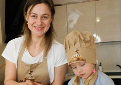 Ольга Мартыновская поделилась рецептом пончиков к борщу, которые пекла в детстве