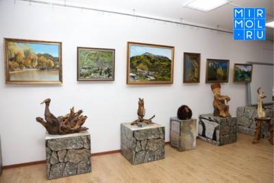 В Махачкале пройдет выставка работ Сунгуровых